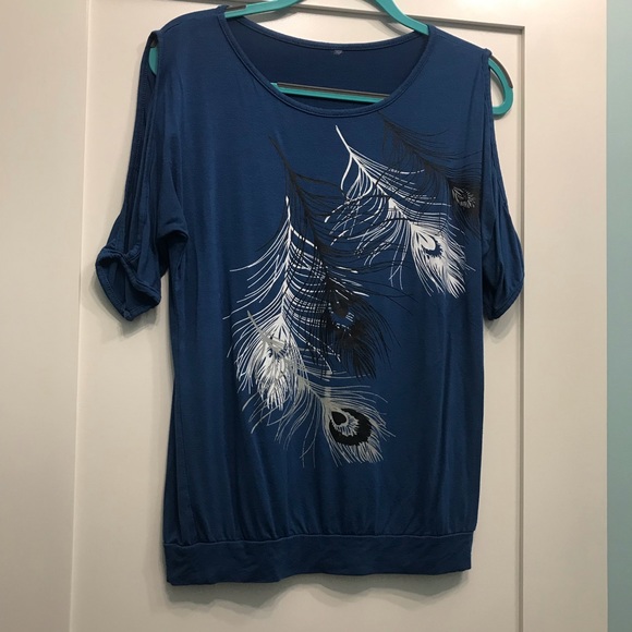 VENUS Tops - Venus cold shoulder short sleeve blue feather top